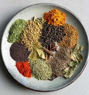 نگهداری عطر و طعم ادویه